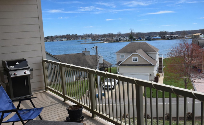 Lakeside balcony with grill and view
