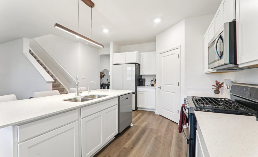 12-web-or-mls-Whitney Place St-S0803-012