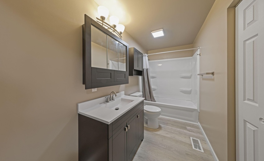 13-web-or-mls-3049-benton-st