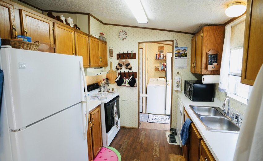 AD60CBF2-A7E9-4C3A-A729-4F1FE30E0909