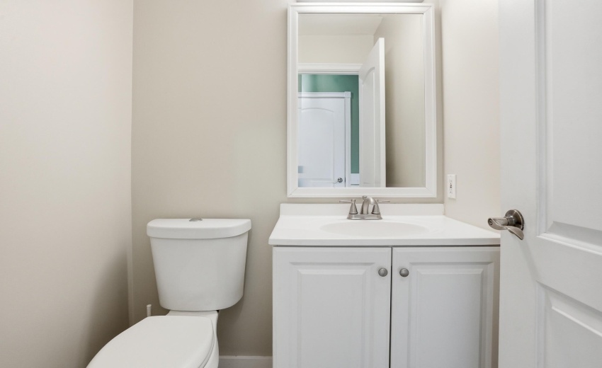 Main Floor Hath Bathroom