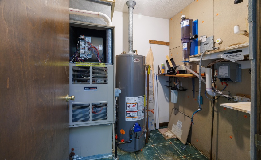 310 E LIncoln St Kentland-13