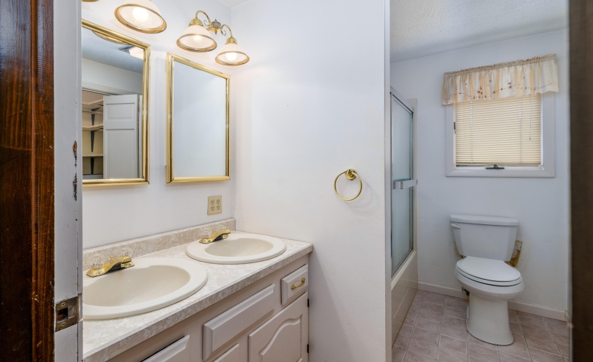 310 E LIncoln St Kentland-27