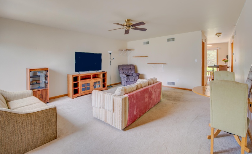 livingroom to kitchen