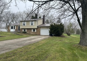 67 Brookview Lane, Valparaiso, Indiana, 3 Bedrooms Bedrooms, 8 Rooms Rooms,2 BathroomsBathrooms,Residential,For Sale,Brookview,NRA836929