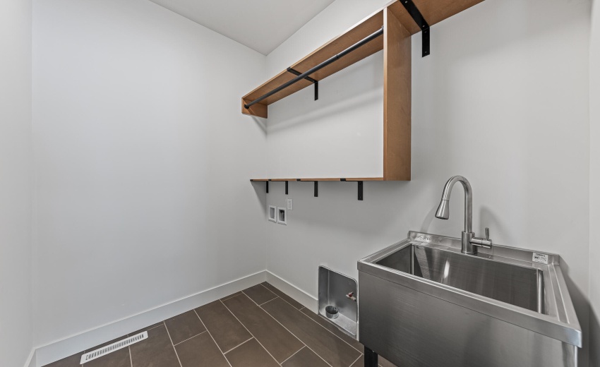 9523 Hook St (15 of 32)