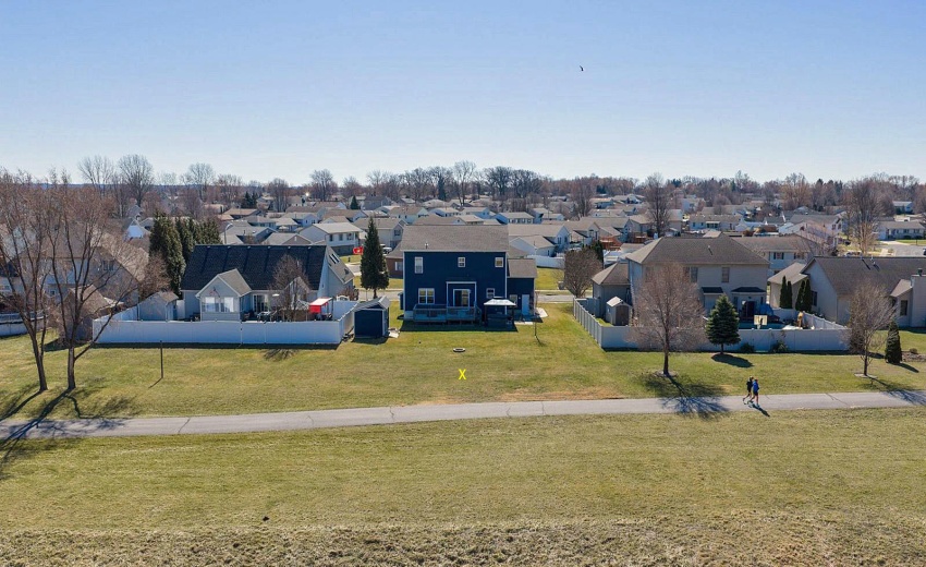 drone rear with joggers on path
