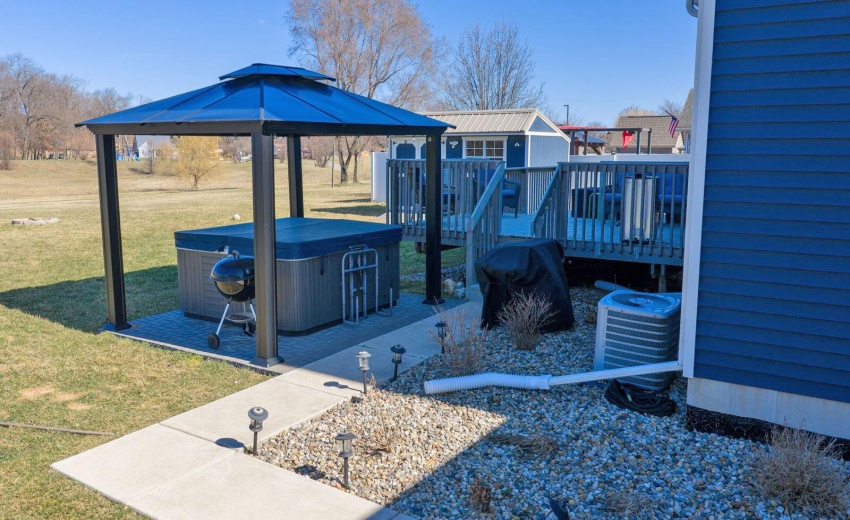 drone hot tube close up