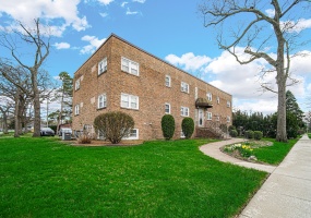 545 Oakwood Street, Griffith, Indiana, 2 Bedrooms Bedrooms, 6 Rooms Rooms,2 BathroomsBathrooms,Residential,For Sale,Oakwood,NRA836995