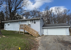 28 St Rd 2, Valparaiso, Indiana, 4 Bedrooms Bedrooms, 9 Rooms Rooms,2 BathroomsBathrooms,Residential,For Sale,St Rd 2,NRA822598