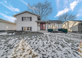 9220 Wildwood Drive, Highland, Indiana, 4 Bedrooms Bedrooms, 11 Rooms Rooms,2 BathroomsBathrooms,Residential,For Sale,Wildwood,NRA833360