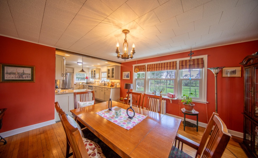 Dining room to kitchen