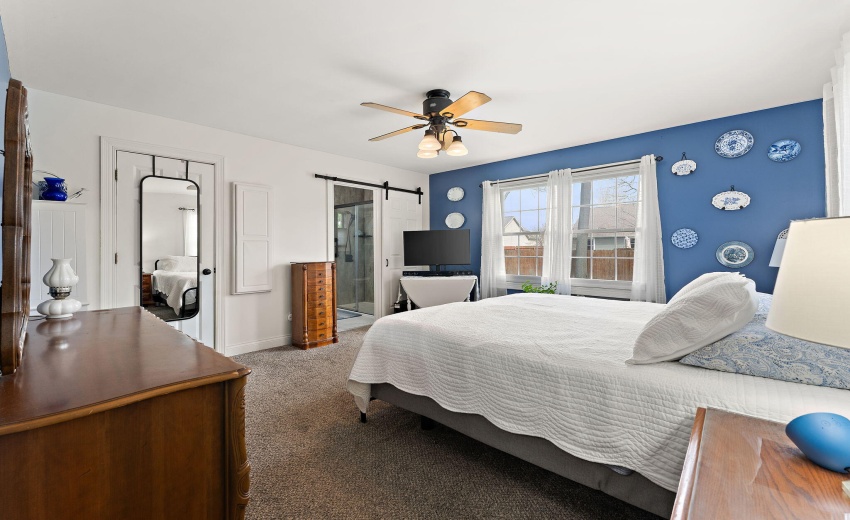 Primary Bedroom - Main Floor