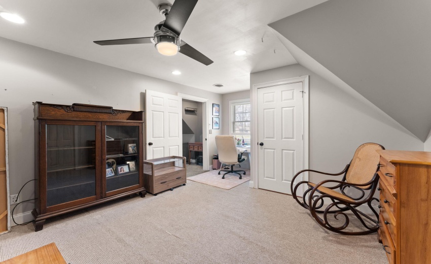 Extra Seating in 4th Bedroom