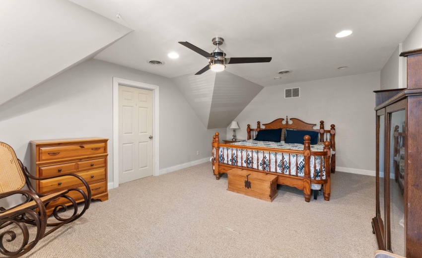 4th Bedroom - Upstairs