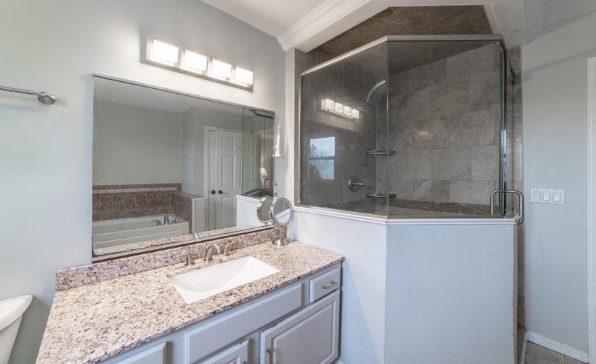 LPrimeBathTiconderoga0038