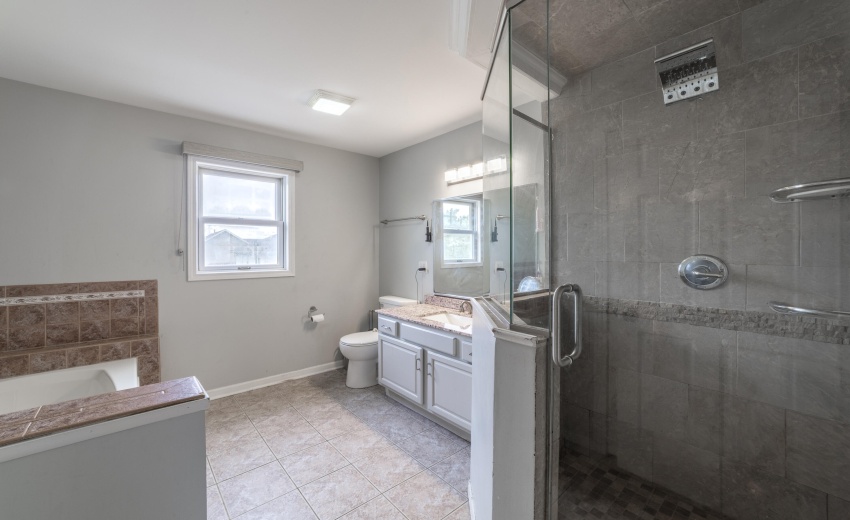 LPrimeBathTiconderoga0037