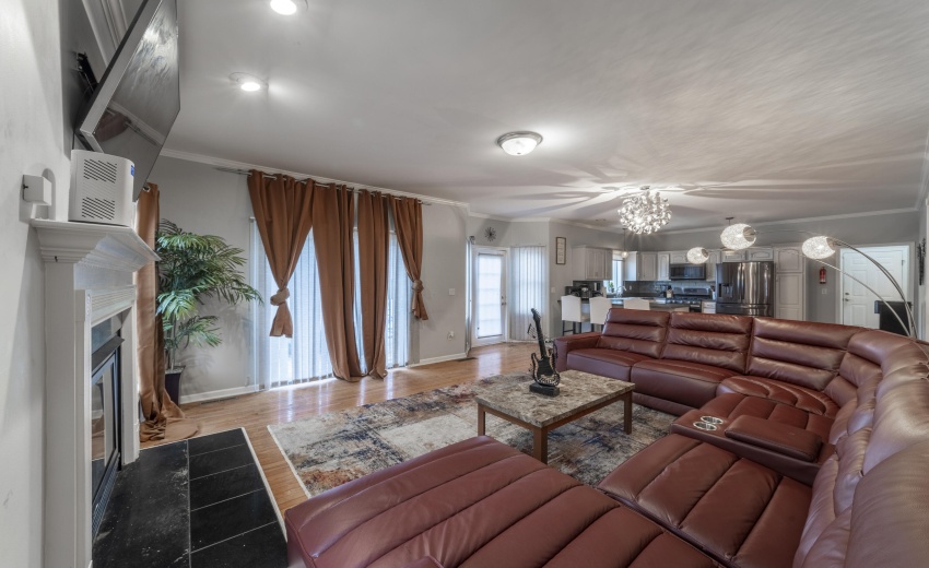 GLivingTiconderoga0023