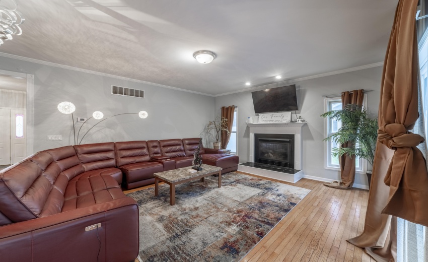 GLivingTiconderoga0020