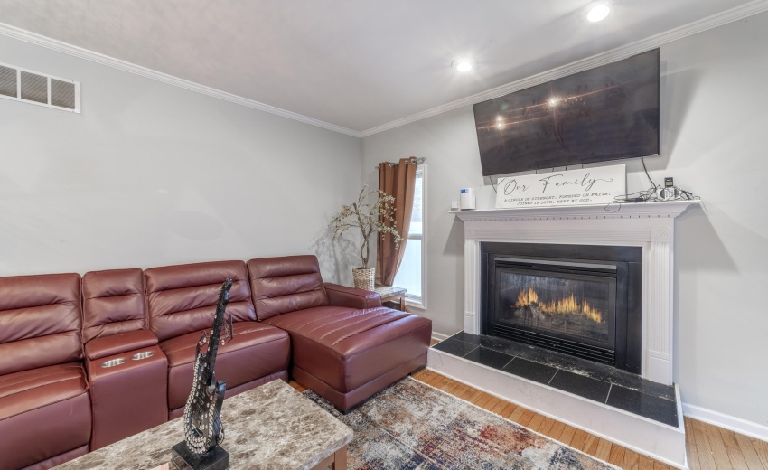 GLivingTiconderoga0021