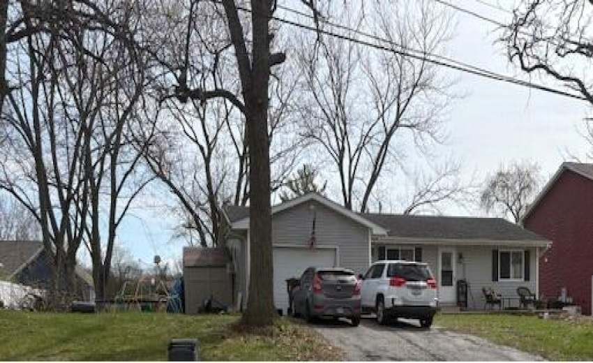 15819 Easst Dr front