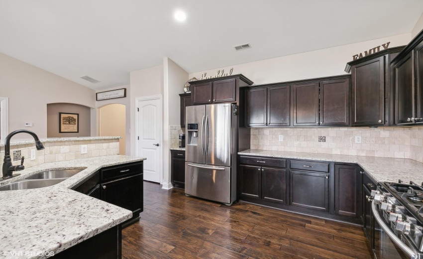 25_3008WinterGardenLane_2025_MRED_2000x1