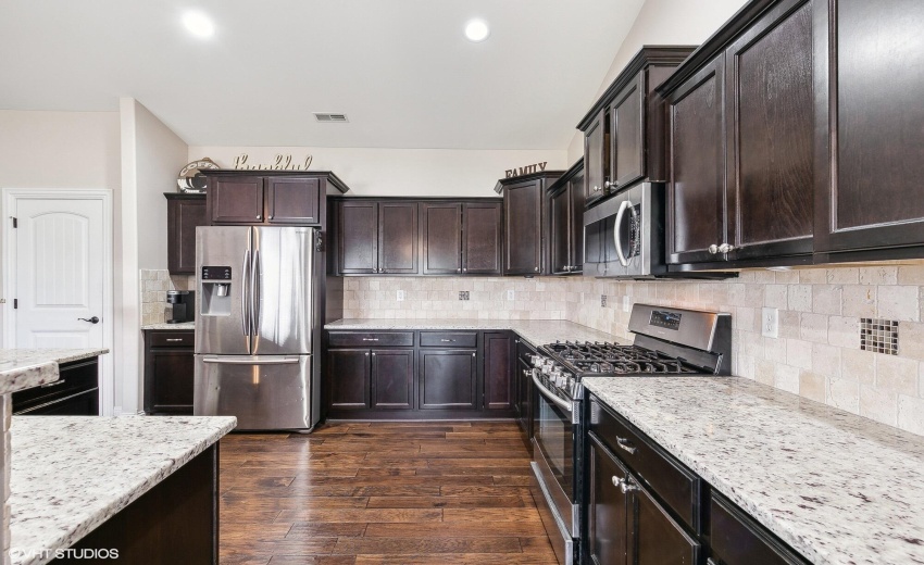 24_3008WinterGardenLane_2024_MRED_2000x1