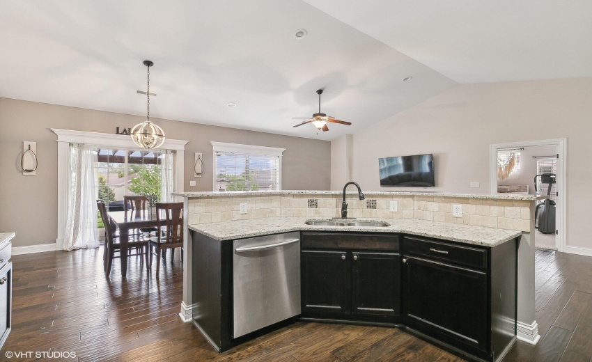 27_3008WinterGardenLane_2027_MRED_2000x1