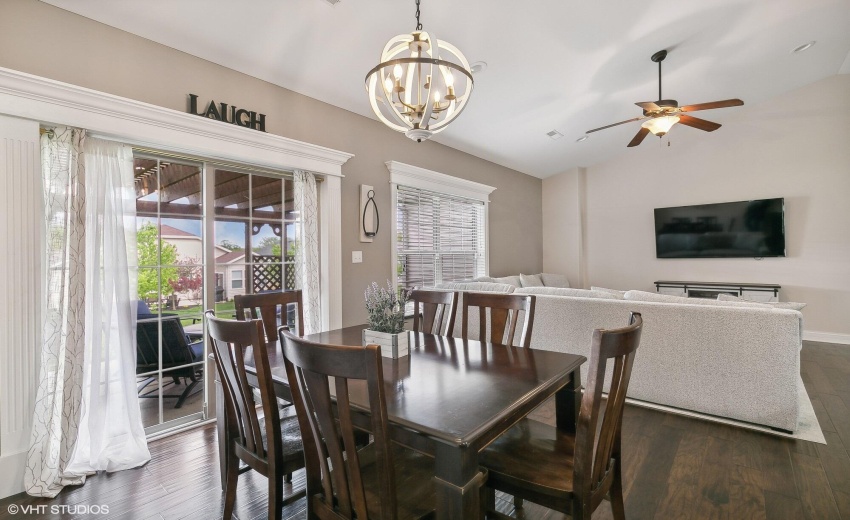 22_3008WinterGardenLane_2022_MRED_2000x1