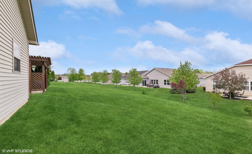 04_3008WinterGardenLane_2004_MRED_2000x1