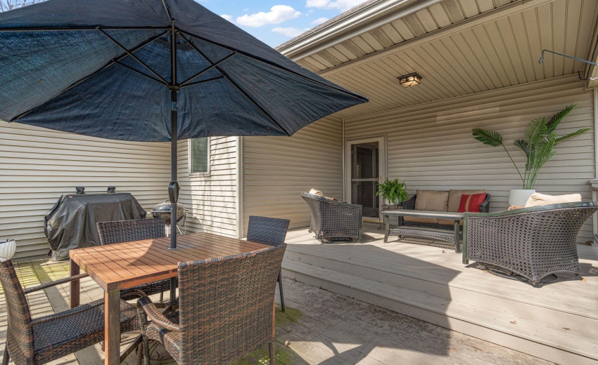 Deck & Covered Patio