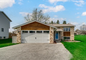 3113 Devonshire Circle, Crown Point, Indiana, 5 Bedrooms Bedrooms, 9 Rooms Rooms,2 BathroomsBathrooms,Residential,For Sale,Devonshire,NRA837216