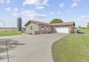 176 200, Valparaiso, Indiana, 3 Bedrooms Bedrooms, 10 Rooms Rooms,2 BathroomsBathrooms,Residential,For Sale,200,NRA837319