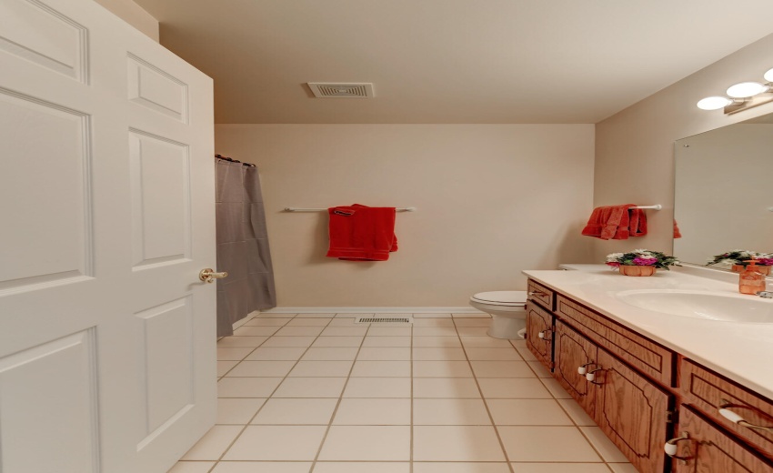 1315 Woodhollow Court-7