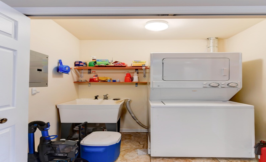 1315 Woodhollow Court-10