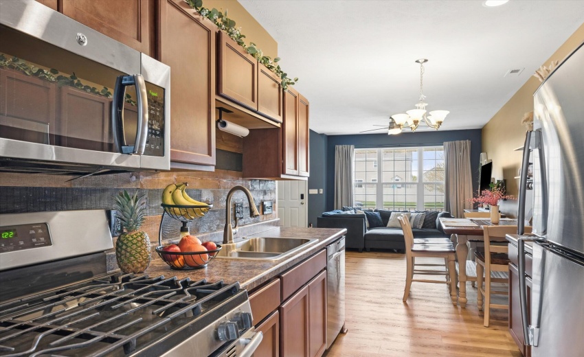 06-Kitchen to Living