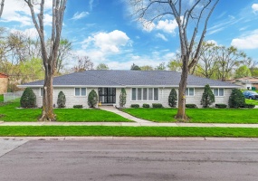 5301 Delaware Street, Merrillville, Indiana, 3 Bedrooms Bedrooms, 9 Rooms Rooms,3 BathroomsBathrooms,Residential,For Sale,Delaware,NRA837340