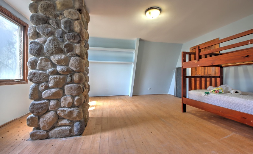 IMG_0556_57_58_59_60_61Interior 3