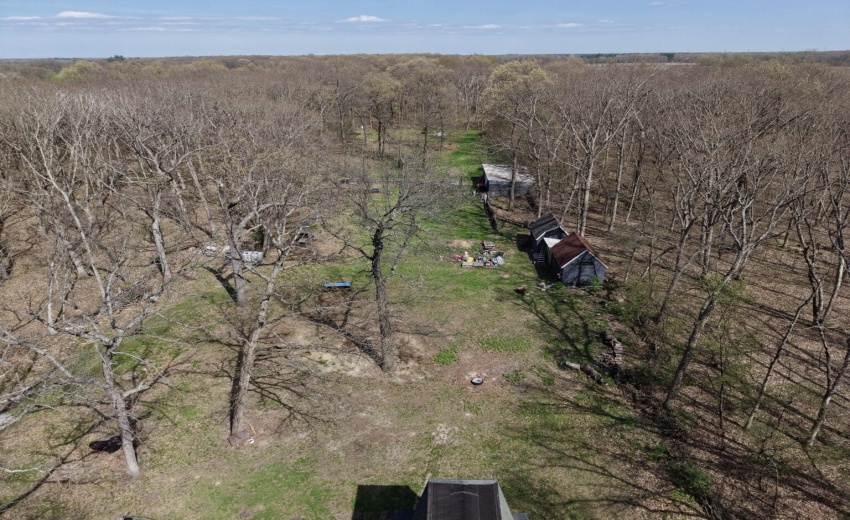 EE77B9D6-60B2-4347-BDE1-349AB173F06F_com