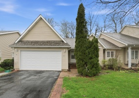 2410 Primrose Drive, Valparaiso, Indiana, 3 Bedrooms Bedrooms, 7 Rooms Rooms,2 BathroomsBathrooms,Residential,For Sale,Primrose,NRA837357