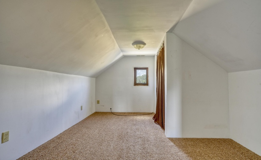 14273 Upstairs bedroom 4