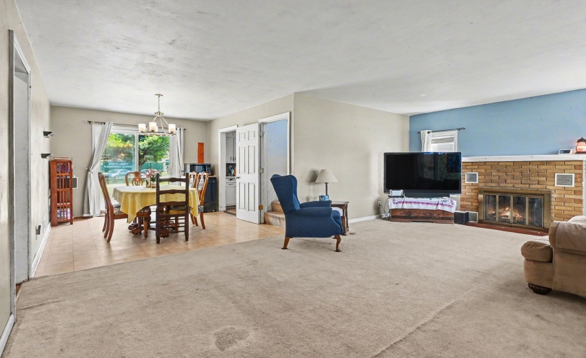 Living Room / Dining Room