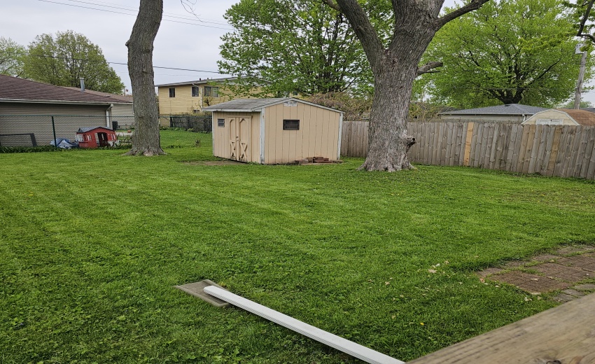 antoher view of the shed and yard