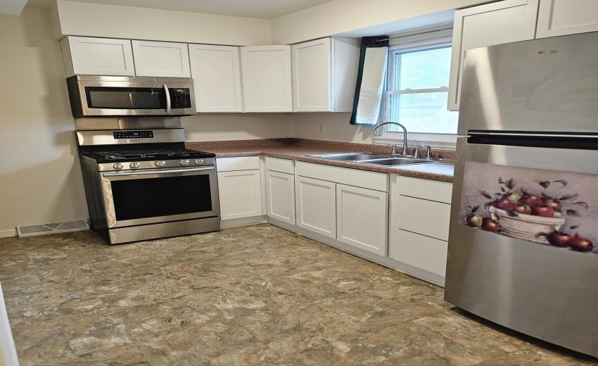 kitchen, all appl stay, window over sink