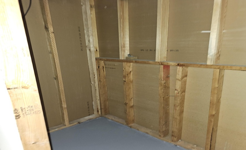 closet area of the bsmt bonus room