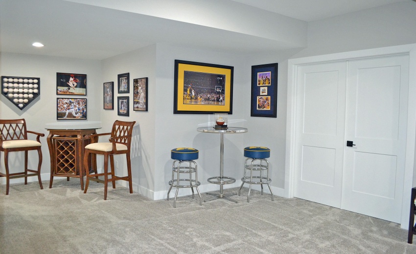 LL RR DOORS TO 4TH BR OR OFFICE