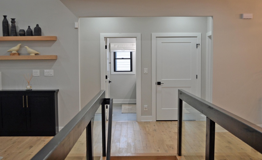 STAIRS TO HALL FULL BATH BETWEEN 2 BEDRO