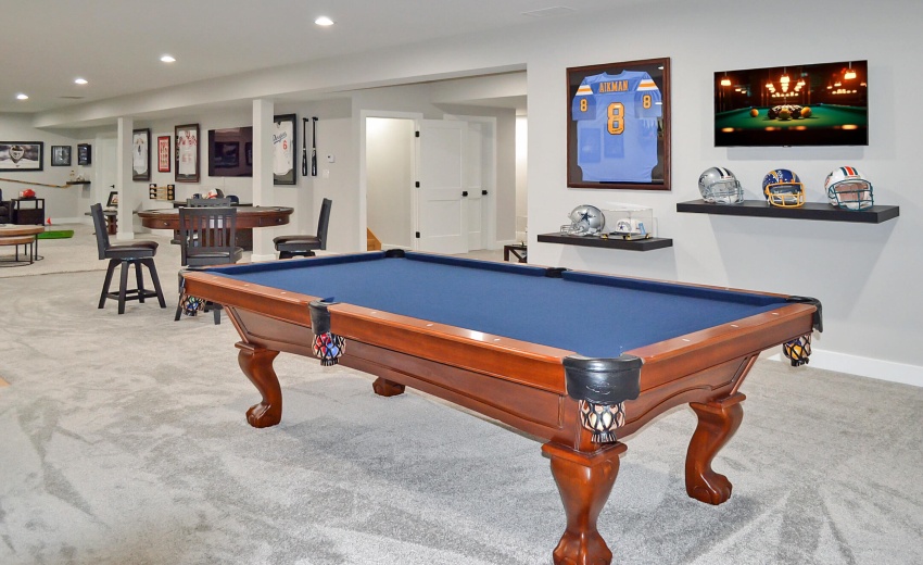 LL-RR-POOL-TABLE-TO-STAIRS