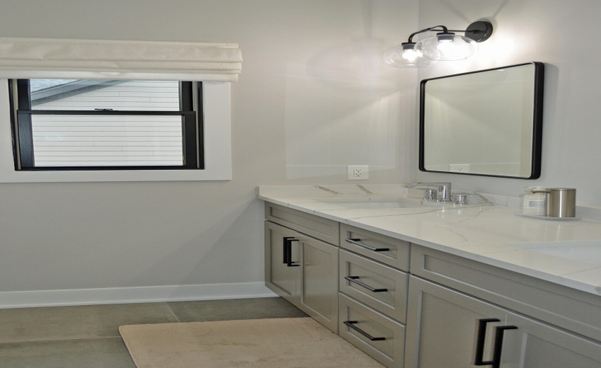 HALL FULL BATH WINDOW