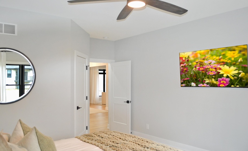 BR-2-CLOSET-N-DOOR-TO-HALL